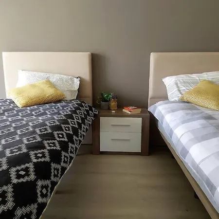 Lejlighed Family Friendly 3 Bedroom Apt, Ideally Located In Lagos