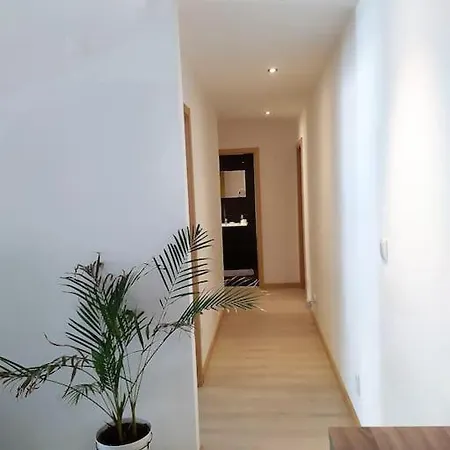 Family Friendly 3 Bedroom Apt, Ideally Located In Lejlighed Lagos