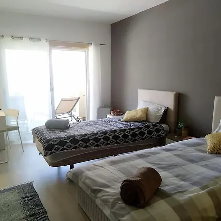 Family Friendly 3 Bedroom Apt, Ideally Located In Lejlighed