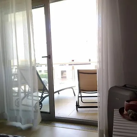 Lejlighed Family Friendly 3 Bedroom Apt, Ideally Located In *