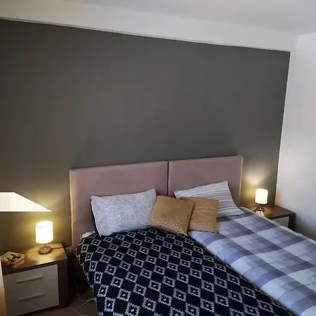 Family Friendly 3 Bedroom Apt, Ideally Located In Lejlighed Lagos