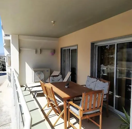 Family Friendly 3 Bedroom Apt, Ideally Located In Apartamento