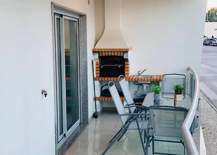 Family Friendly 3 Bedroom Apt, Ideally Located In Apartamento
