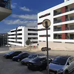 Apartment Family Friendly 3 Bedroom Apt, Ideally Located In Lagos