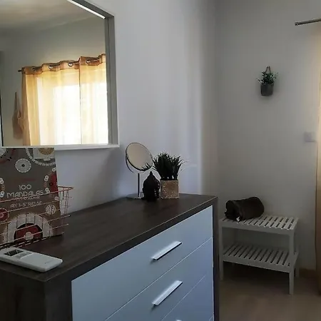 Family Friendly 3 Bedroom Apt, Ideally Located In * 라고스