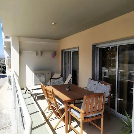 Family Friendly 3 Bedroom Apt, Ideally Located In Apartament