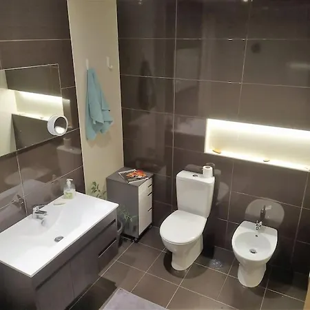Family Friendly 3 Bedroom Apt, Ideally Located In * Lagos