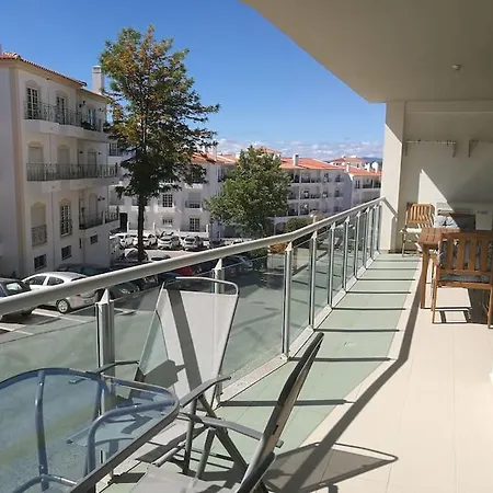 Family Friendly 3 Bedroom Apt, Ideally Located In Apartment *